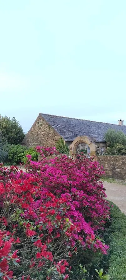 Gite - Les Pivoines - Les Jardins De Kerellec - 20Min De La Mer 4 A 6 Personnes Terrasse Jacuzzi Plouvorn France