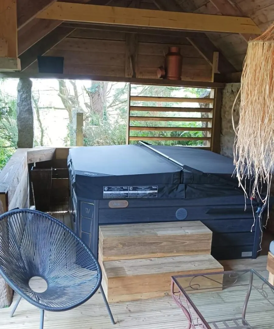 Gite - Les Pivoines - Les Jardins De Kerellec - 20Min De La Mer 4 A 6 Personnes Terrasse Jacuzzi Plouvorn 0*,  France